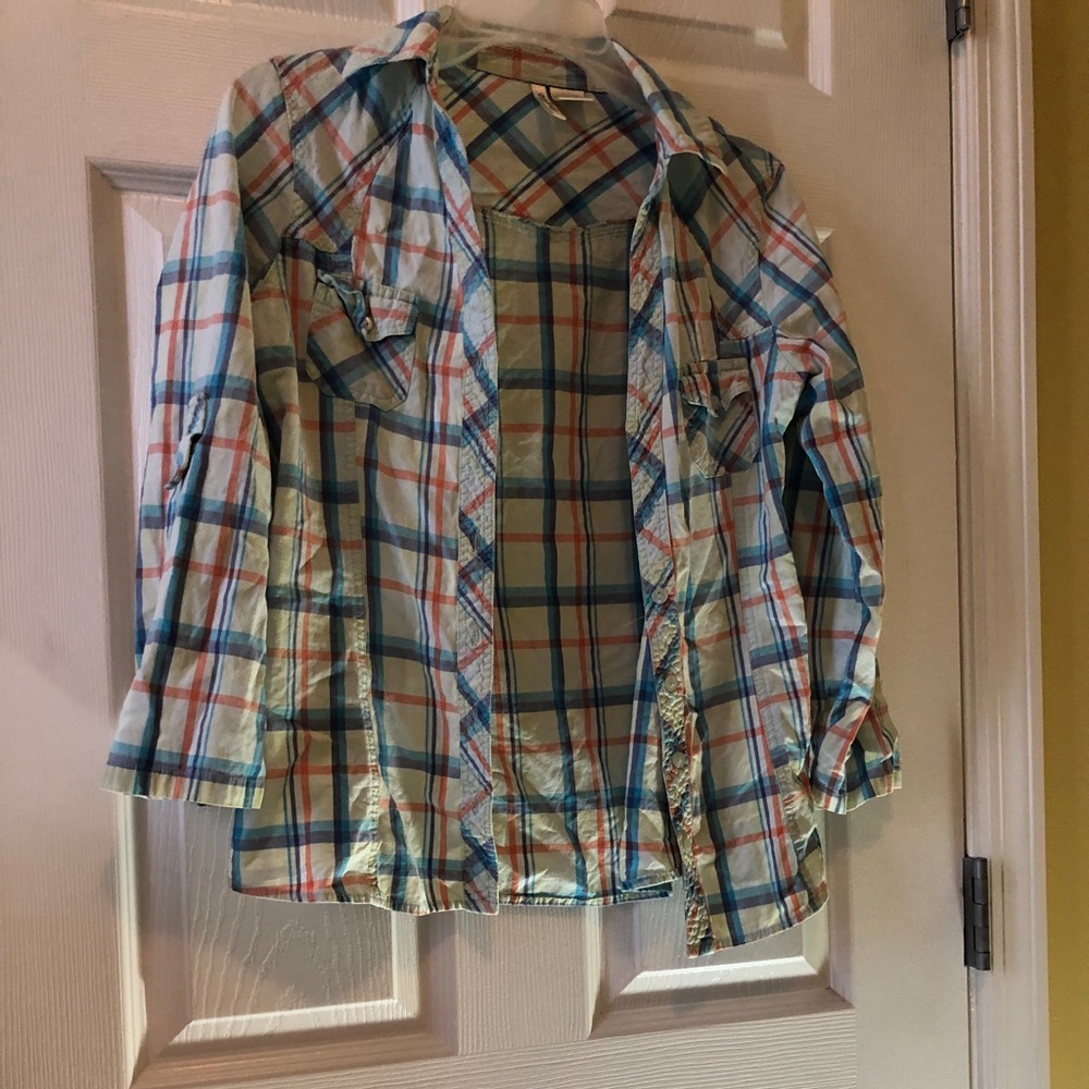 Collared shirt with a checkered pattern